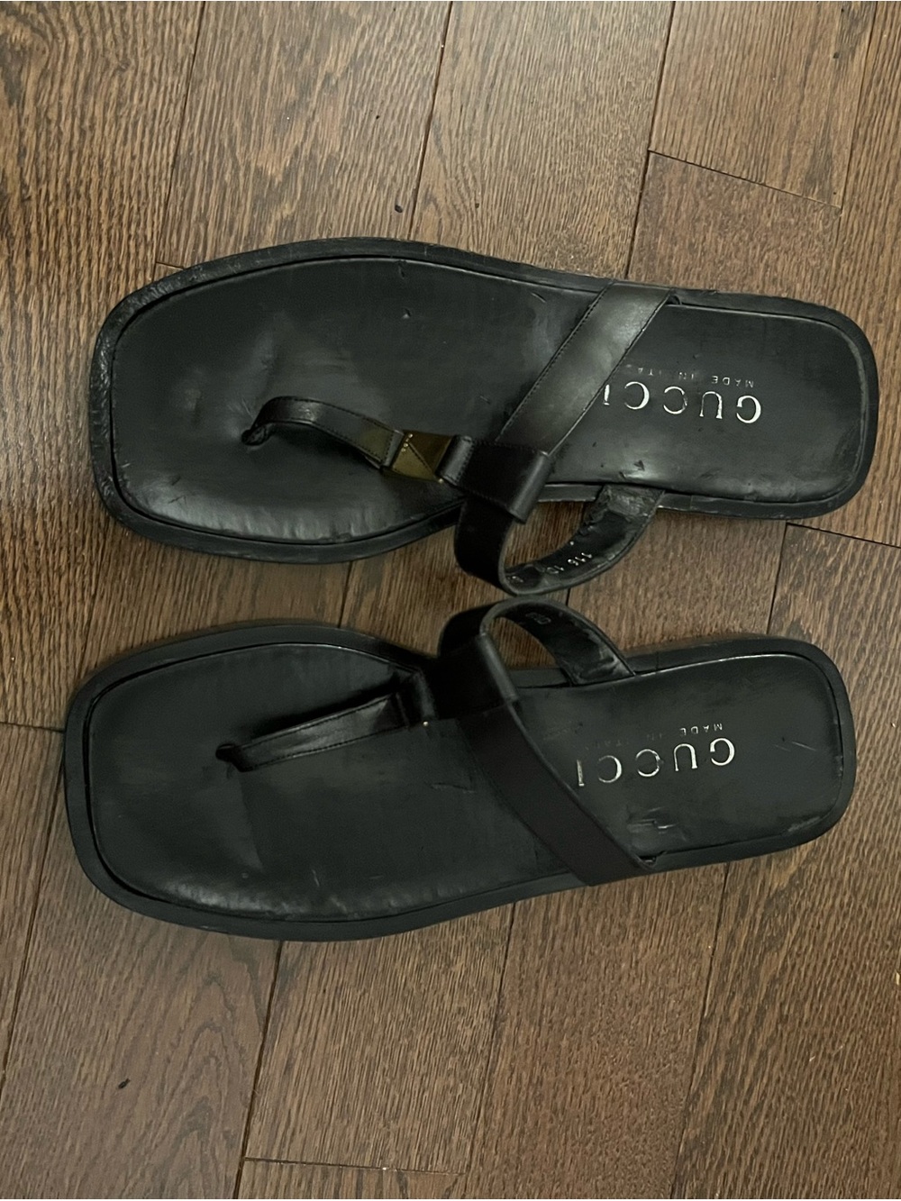 Gucci Black Leather Thong Sandals